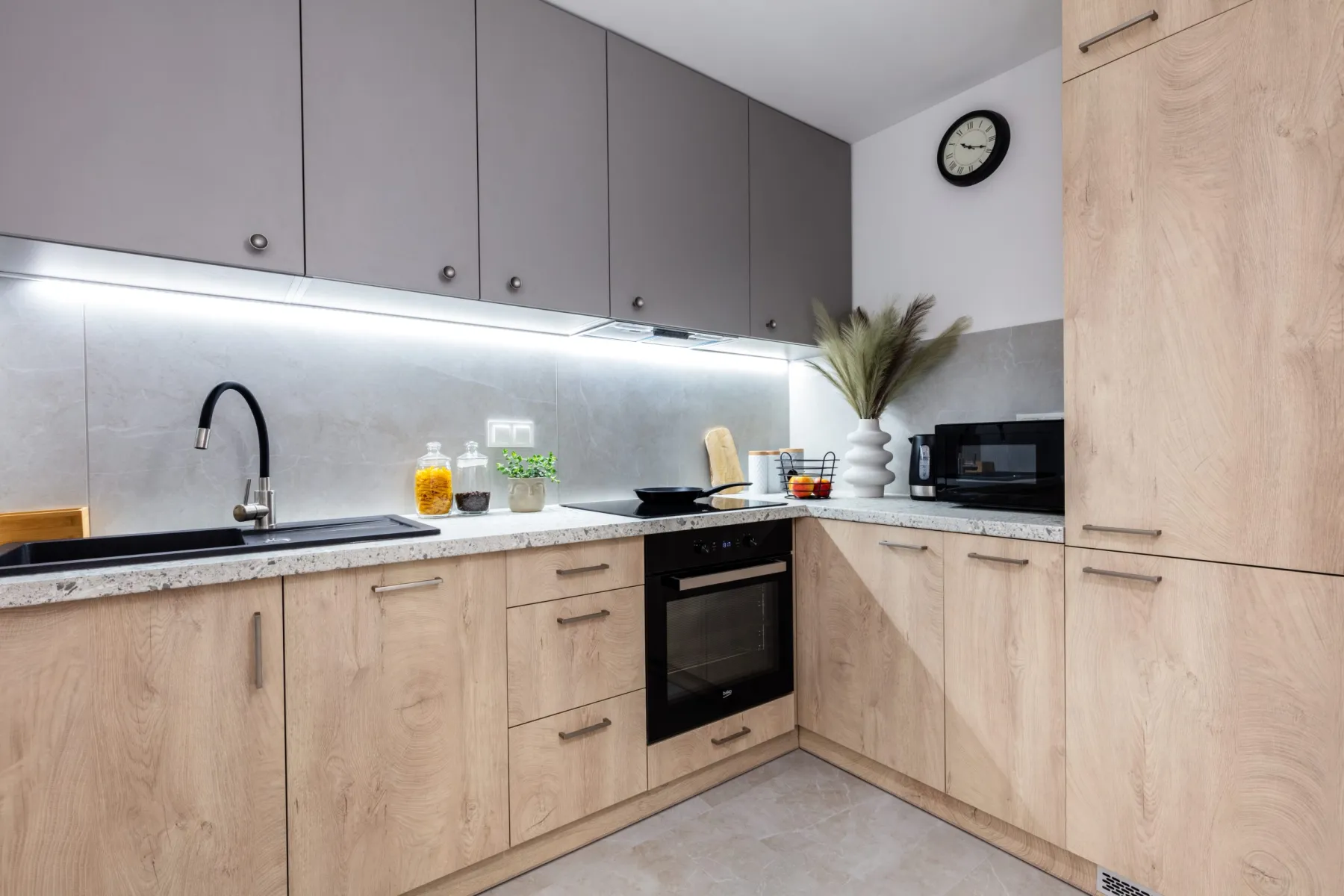 Installing a bespoke kitchen in a Dubai villa