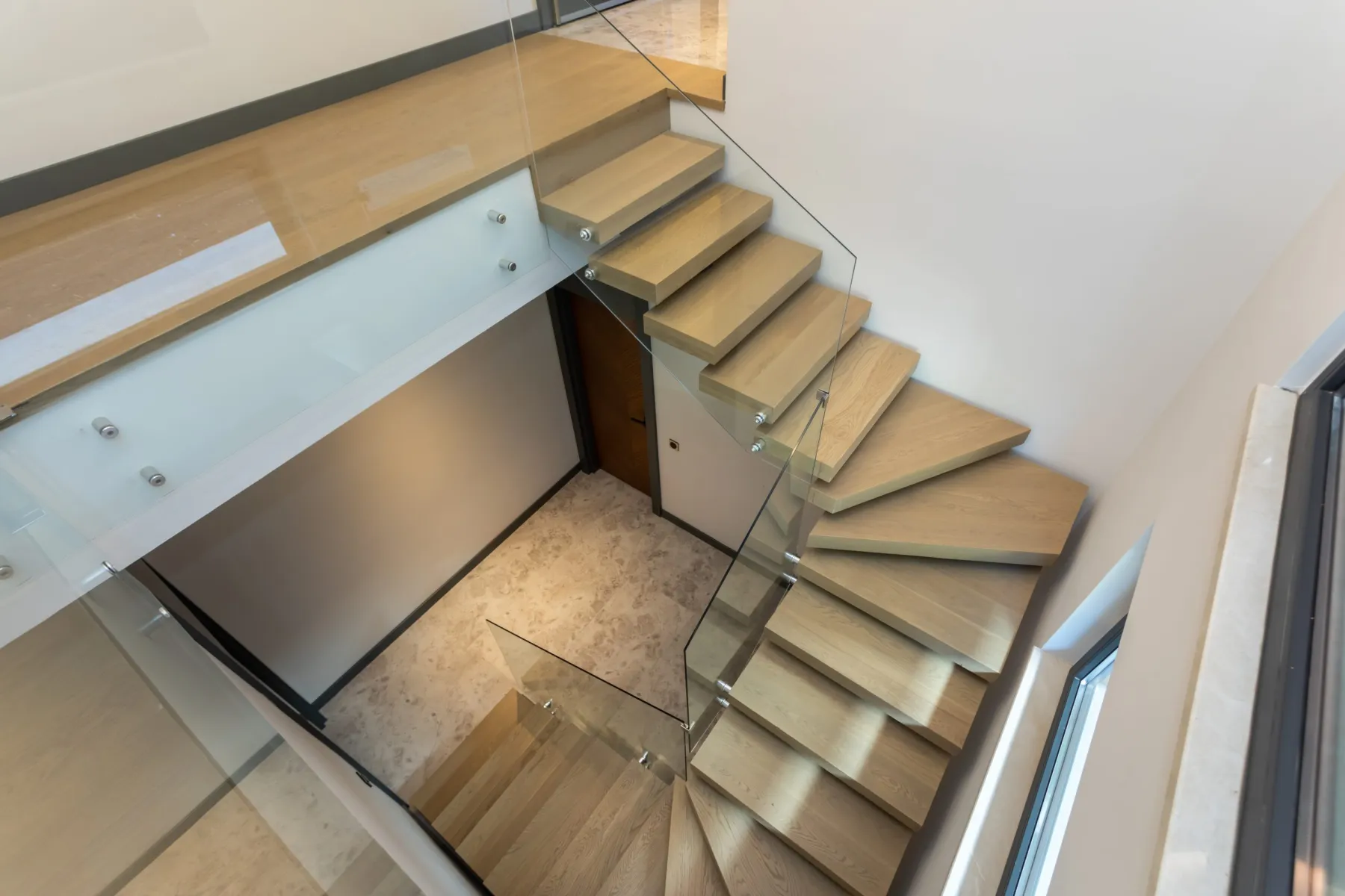 Preparing a concrete staircase for cladding