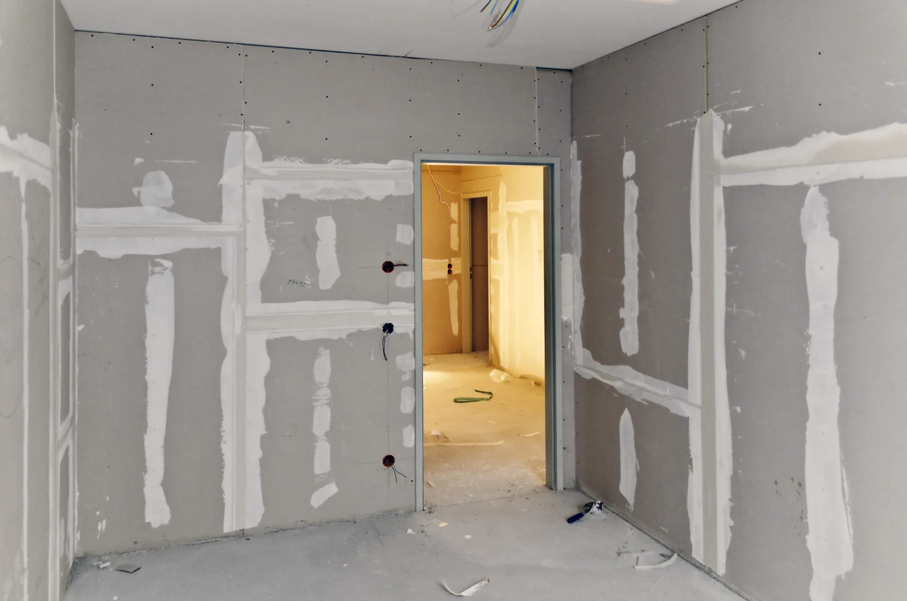 Glass partition in a home office in Dubai