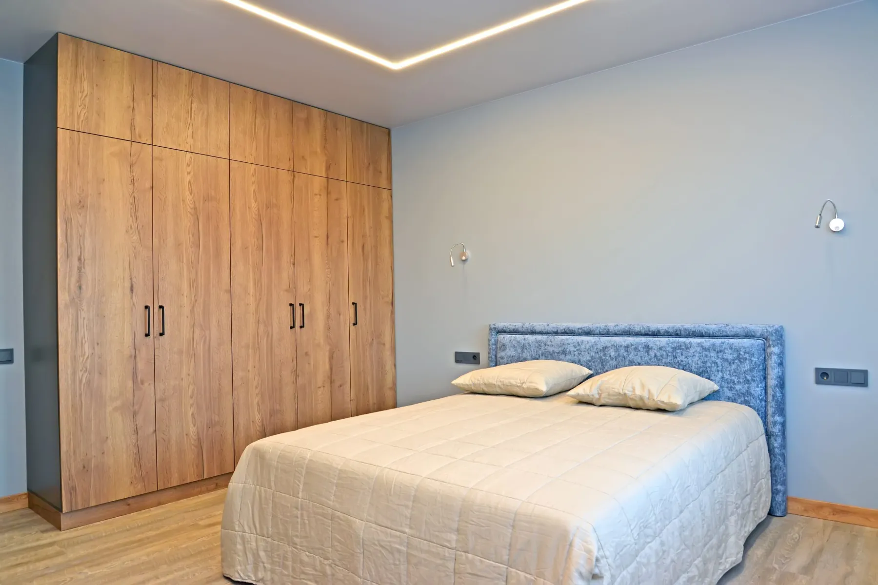 Full-height fitted wardrobe in a Dubai bedroom