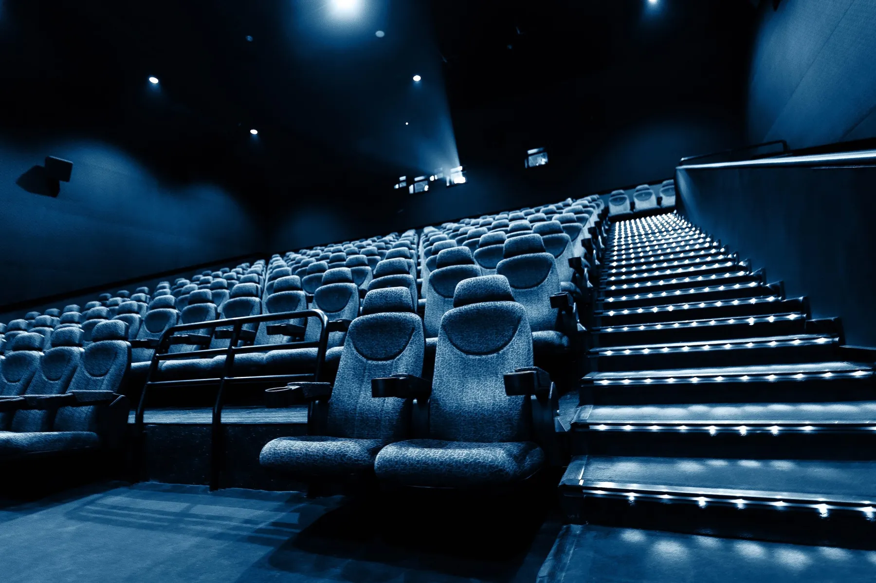 Home cinema seating and screen in Dubai
