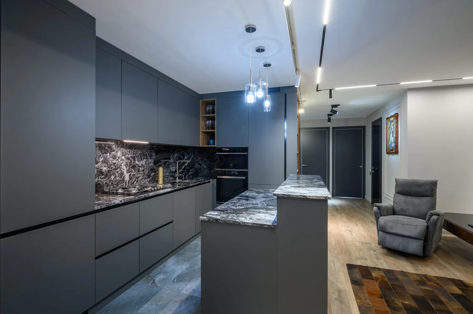 Modern bespoke kitchen with island in a Dubai villa