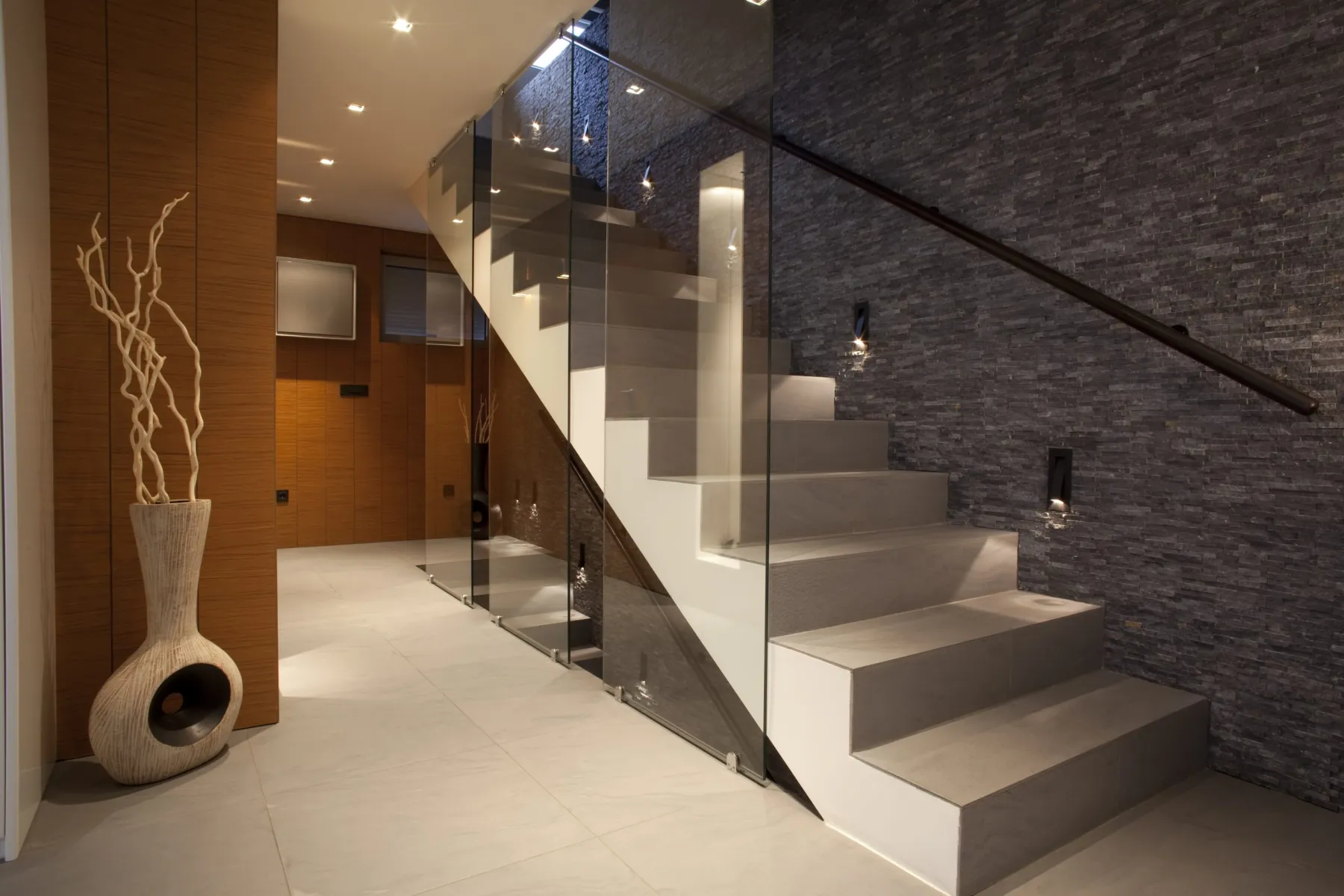 Staircase tread and nosing detail