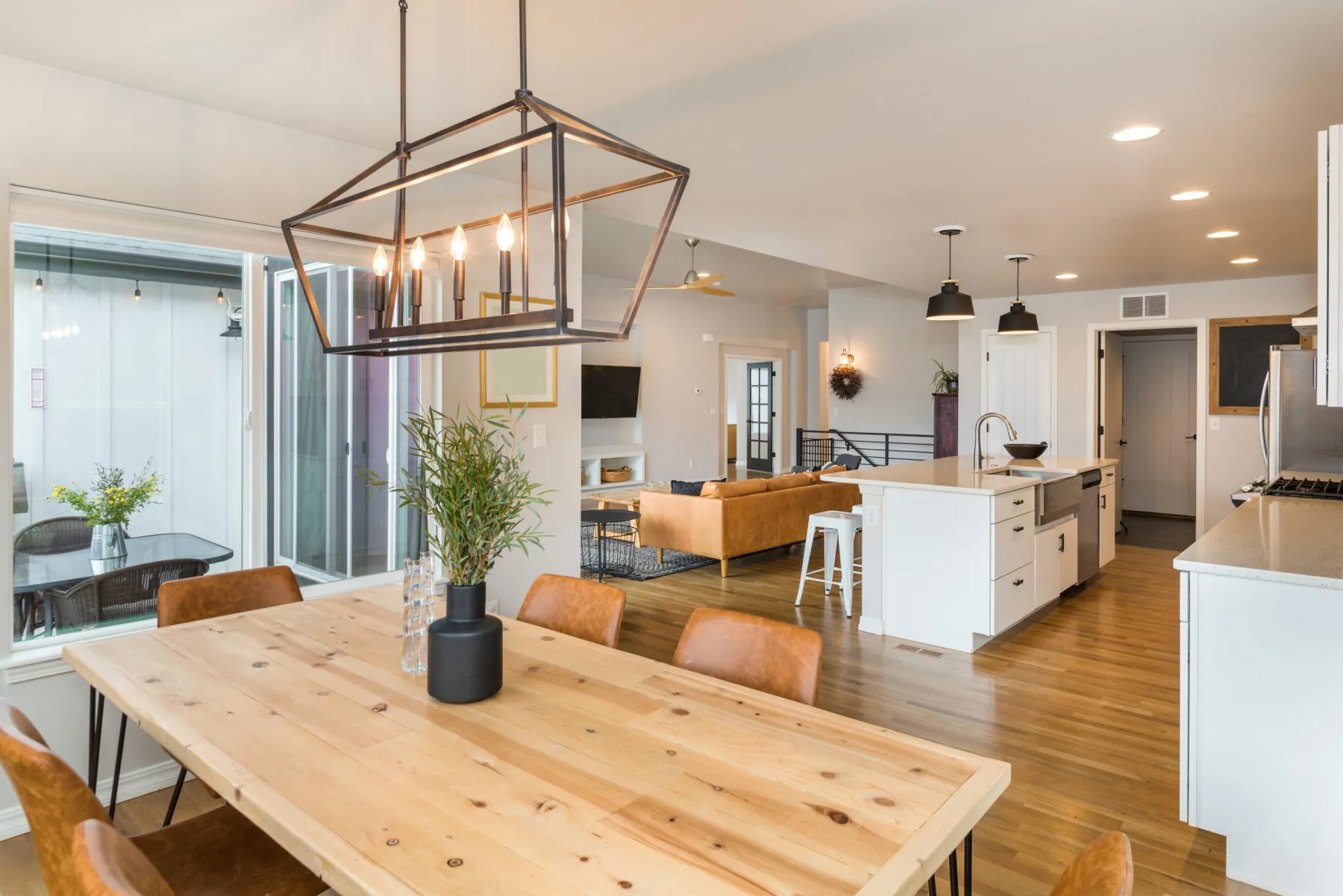 False ceiling with recessed lighting works