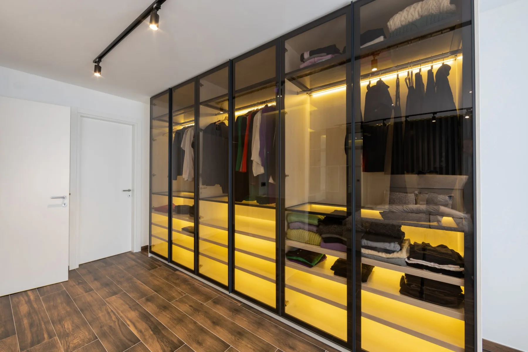 Measuring for a frameless glass enclosure in Dubai