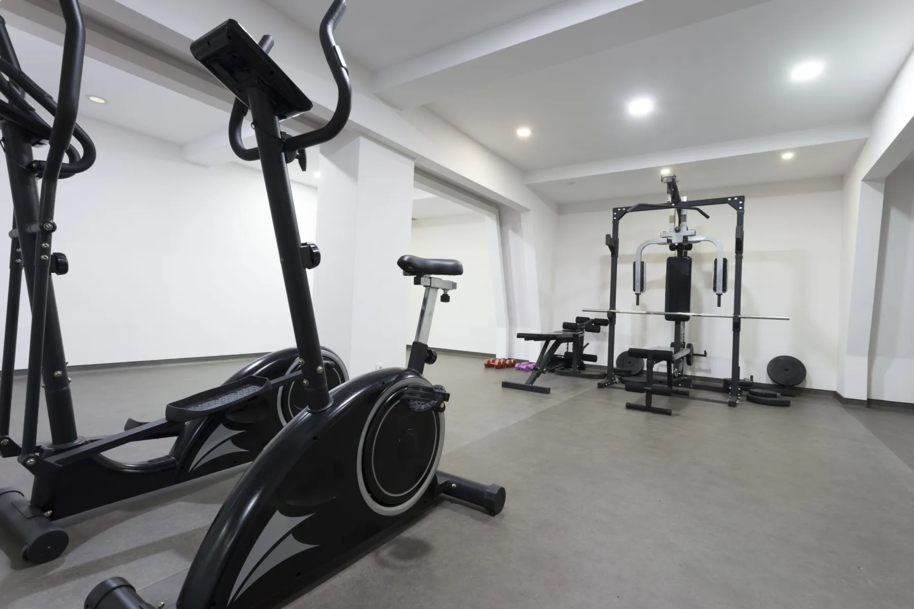 Home gym ceiling works with lighting