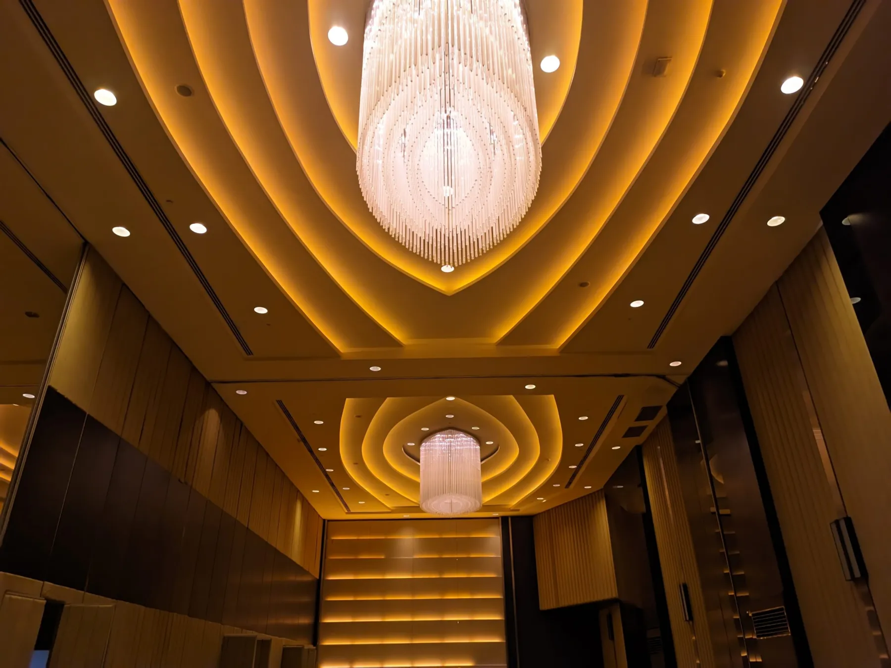 Home gym lighting and screen in Dubai