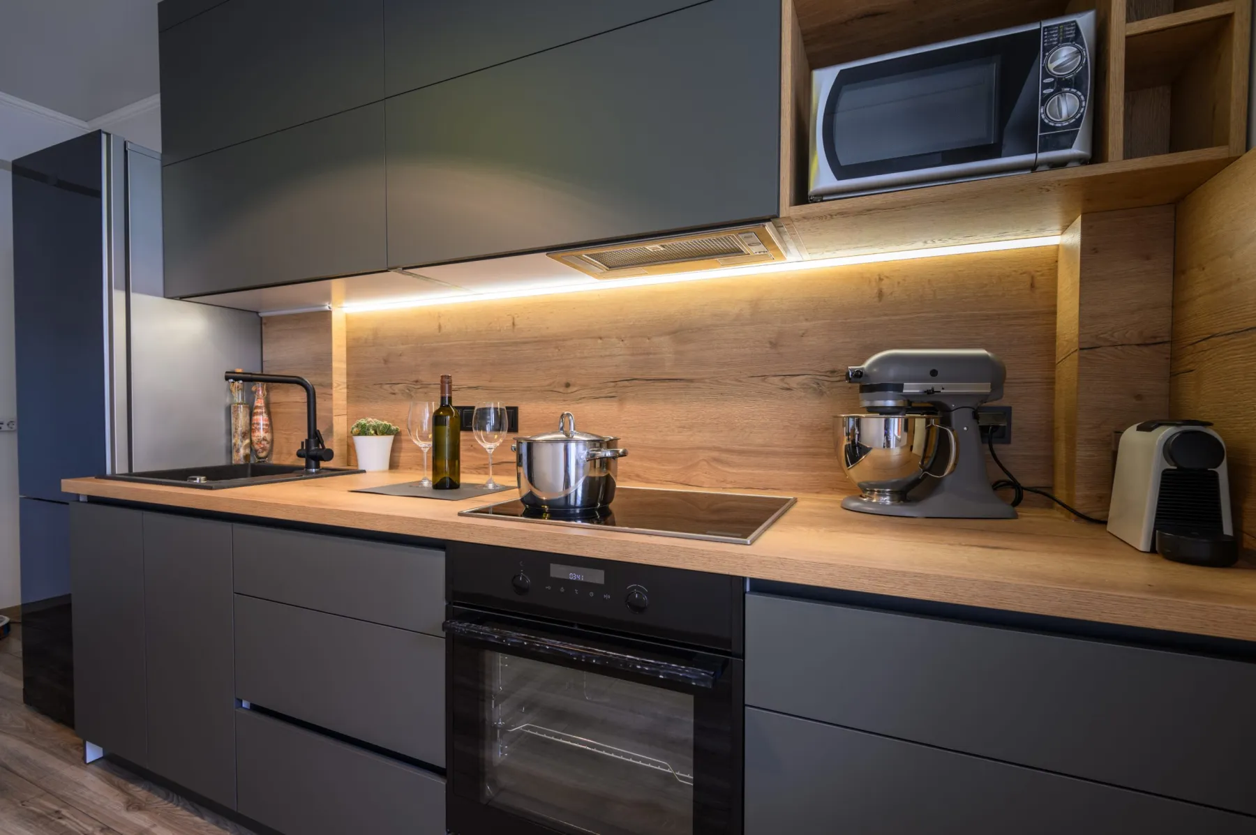 Under-cabinet LED lighting with concealed supply