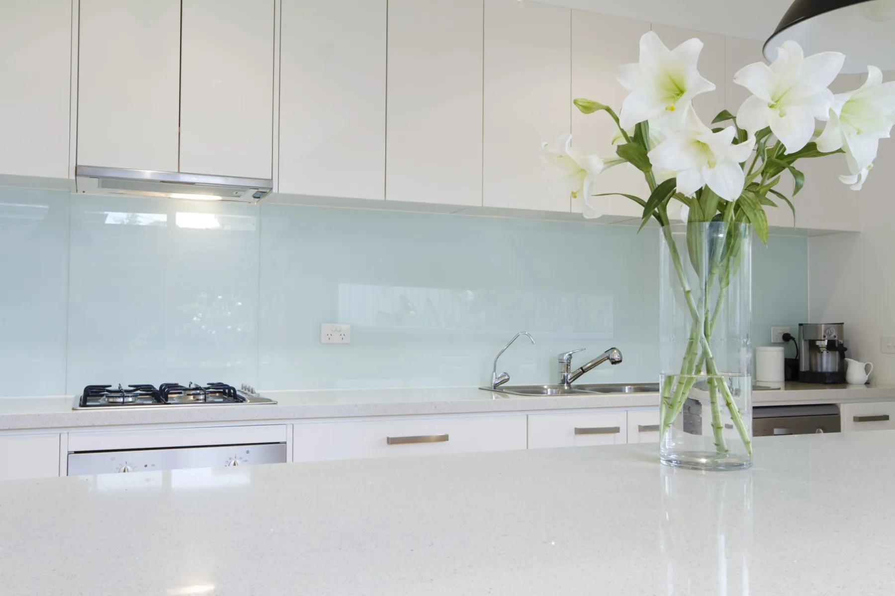 Back-painted glass splashback in a Dubai kitchen