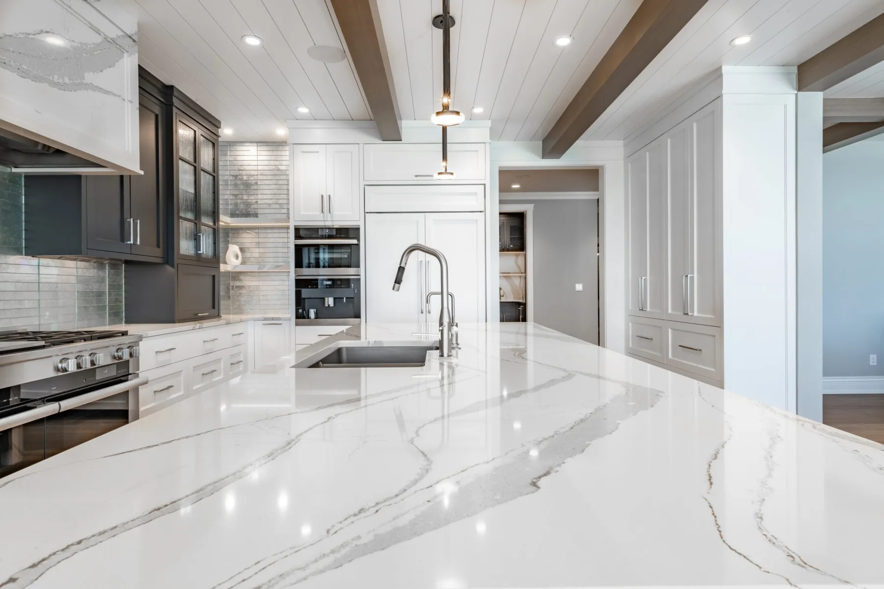 Mitred stone edge detail on a kitchen island in Dubai