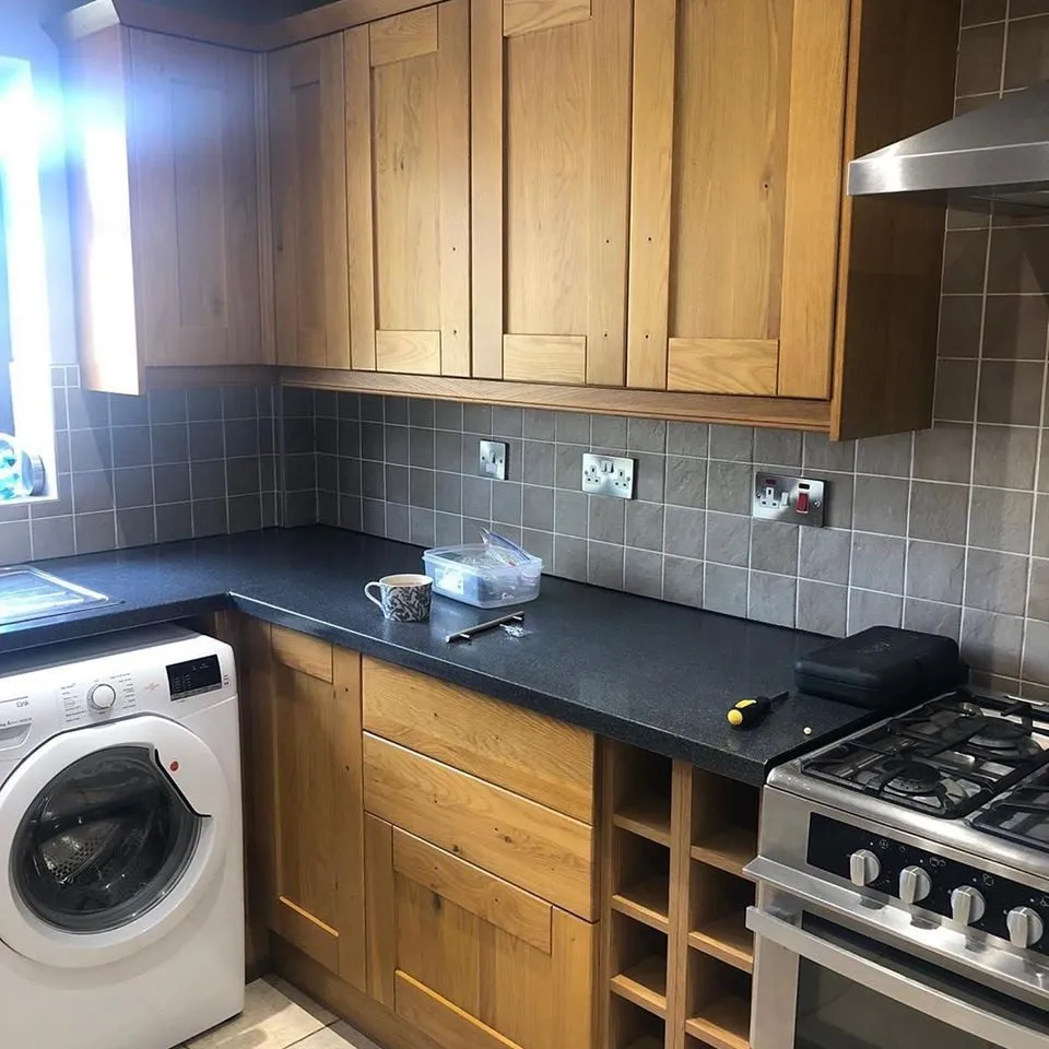 Kitchen before vinyl wrapping