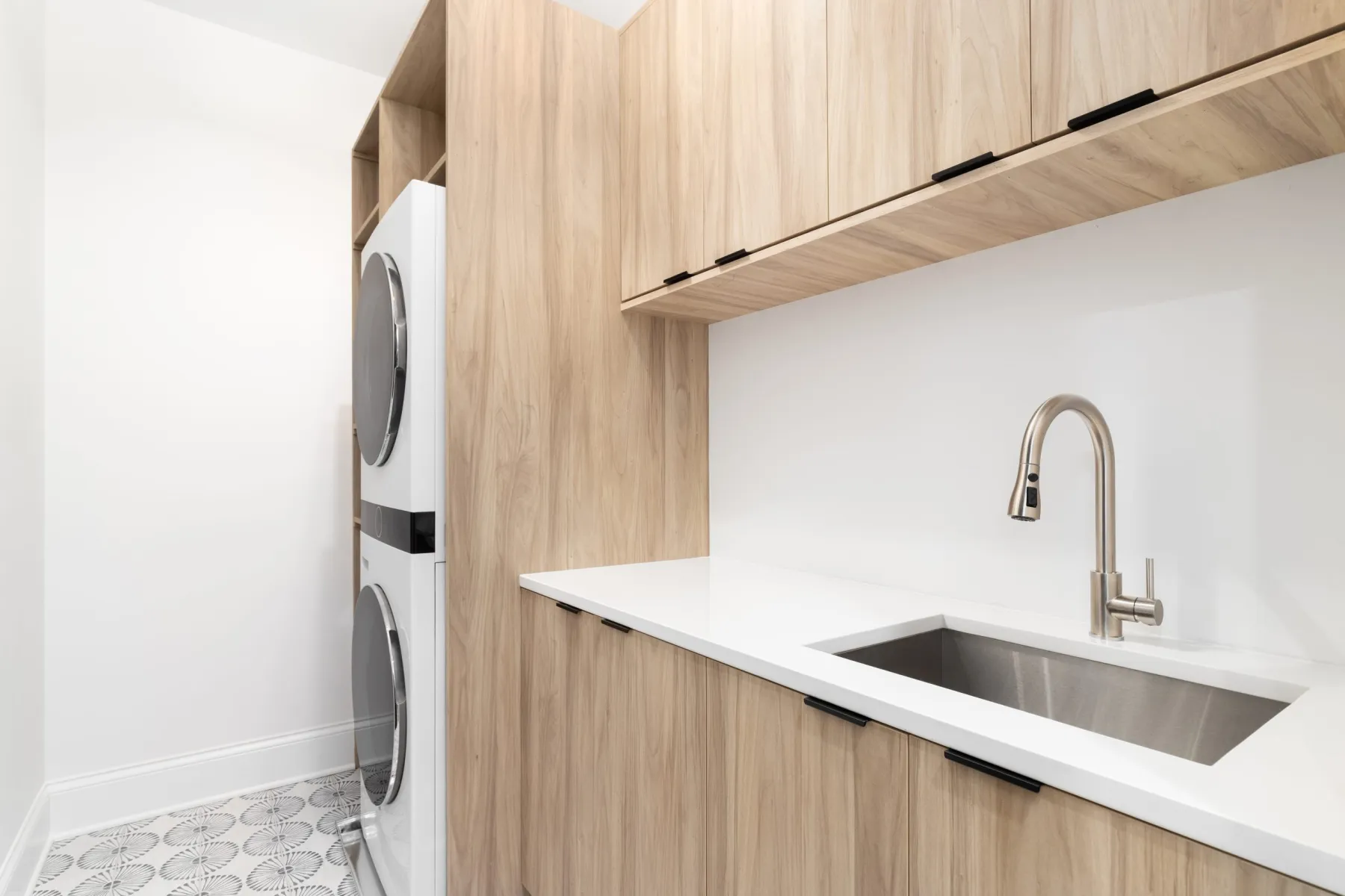 Undermount sink cut-out in a stone worktop