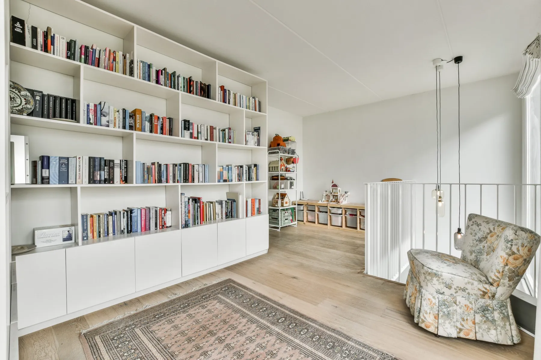 Library wall with integrated lighting in Dubai