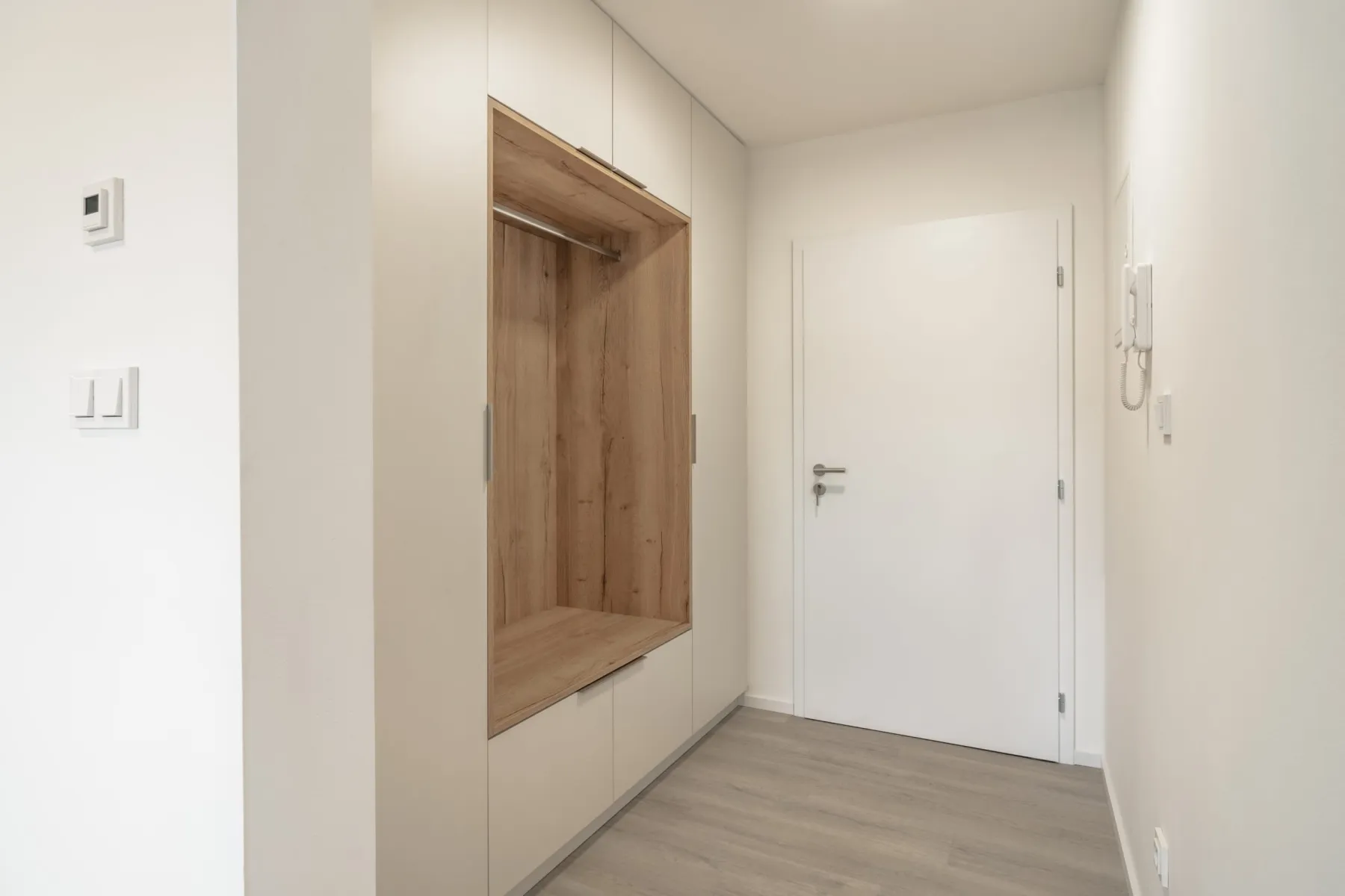 Entryway storage console unit