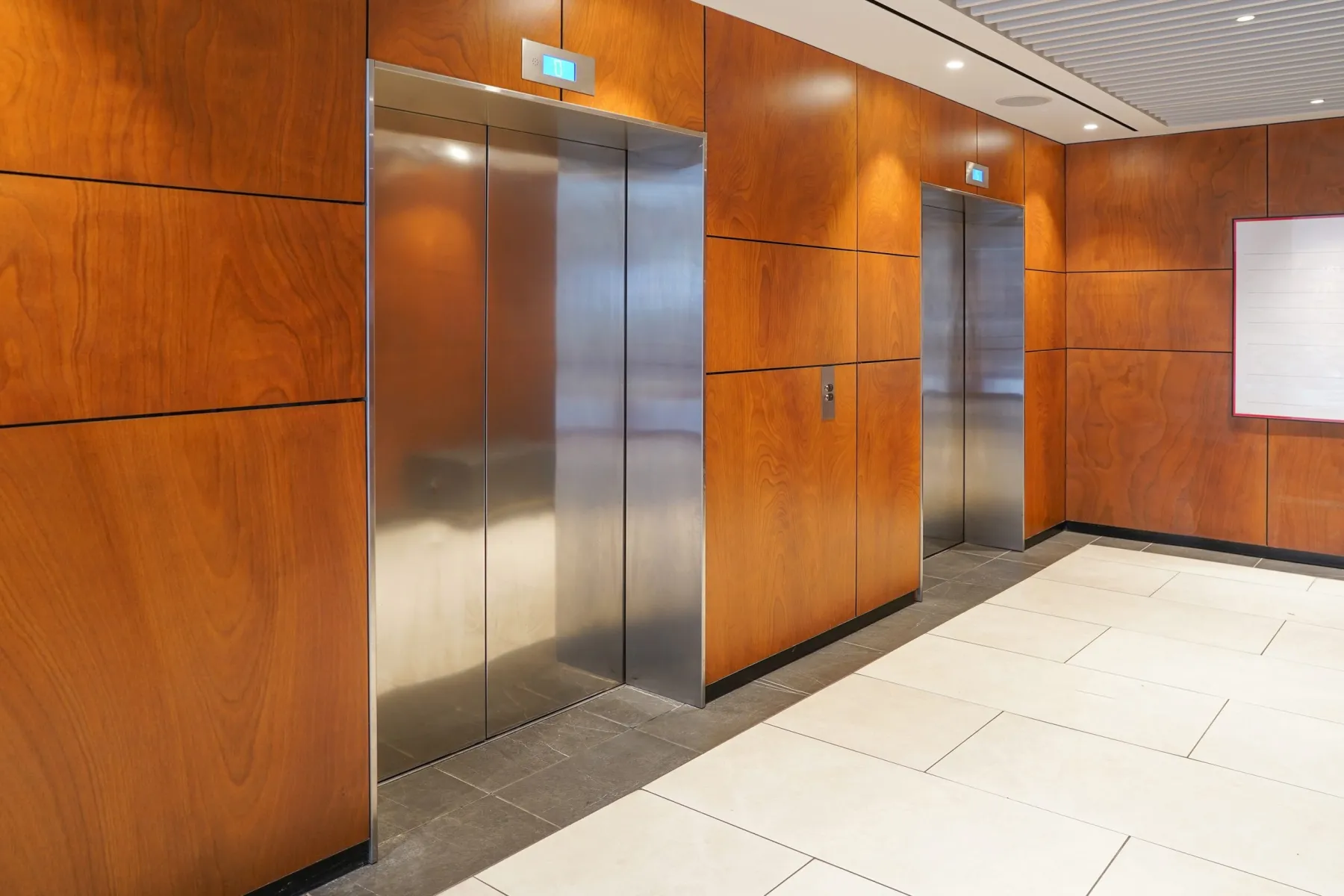 Wall panelling with integrated lighting in Dubai