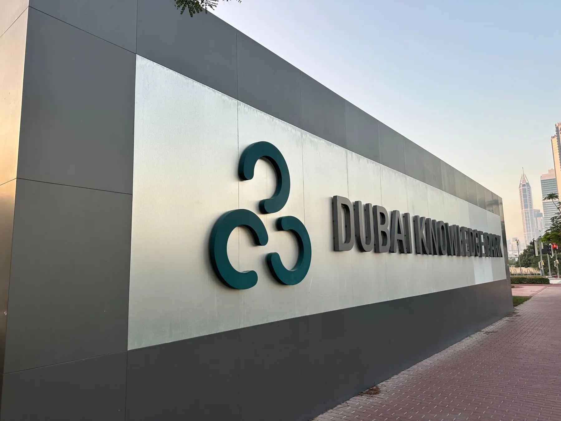 Fabricating illuminated signage letters in Dubai