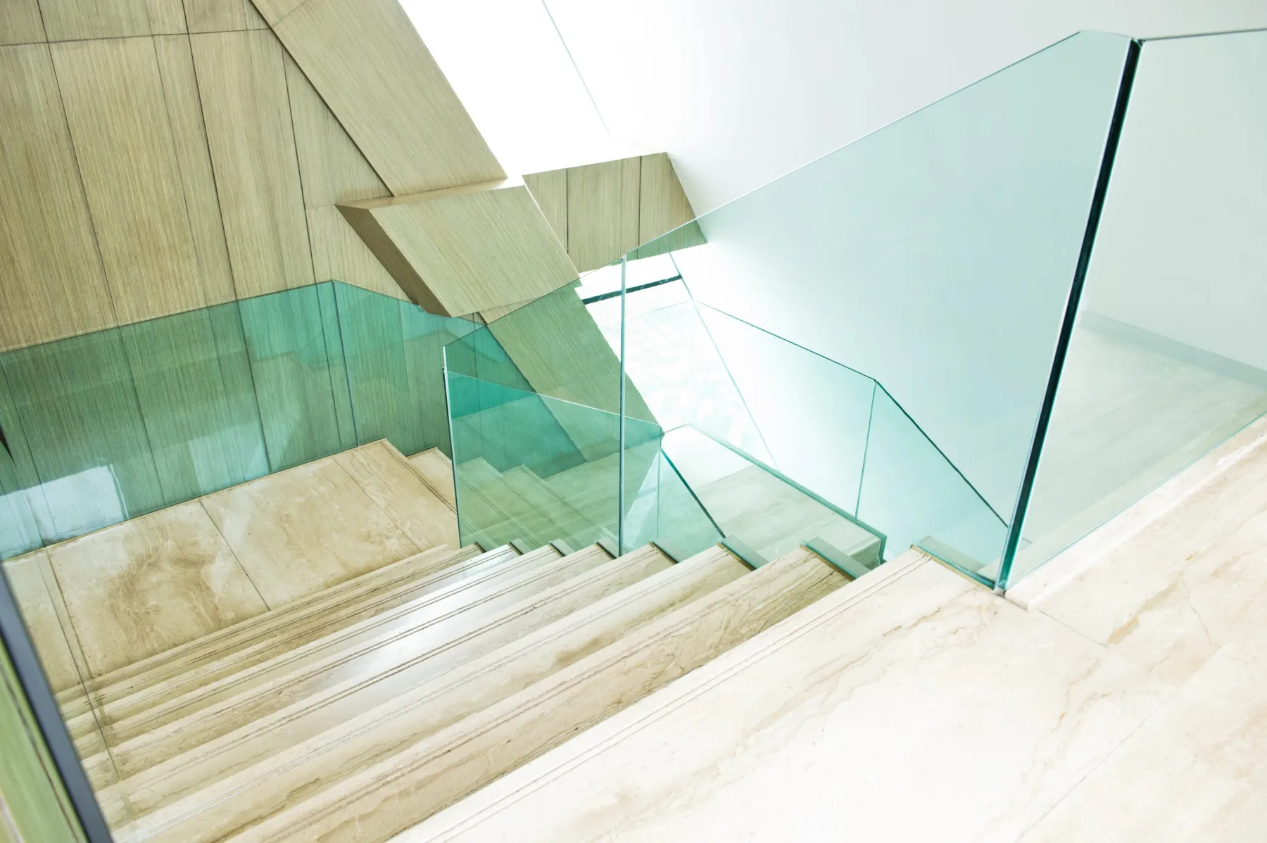 Floating timber treads on a steel spine staircase