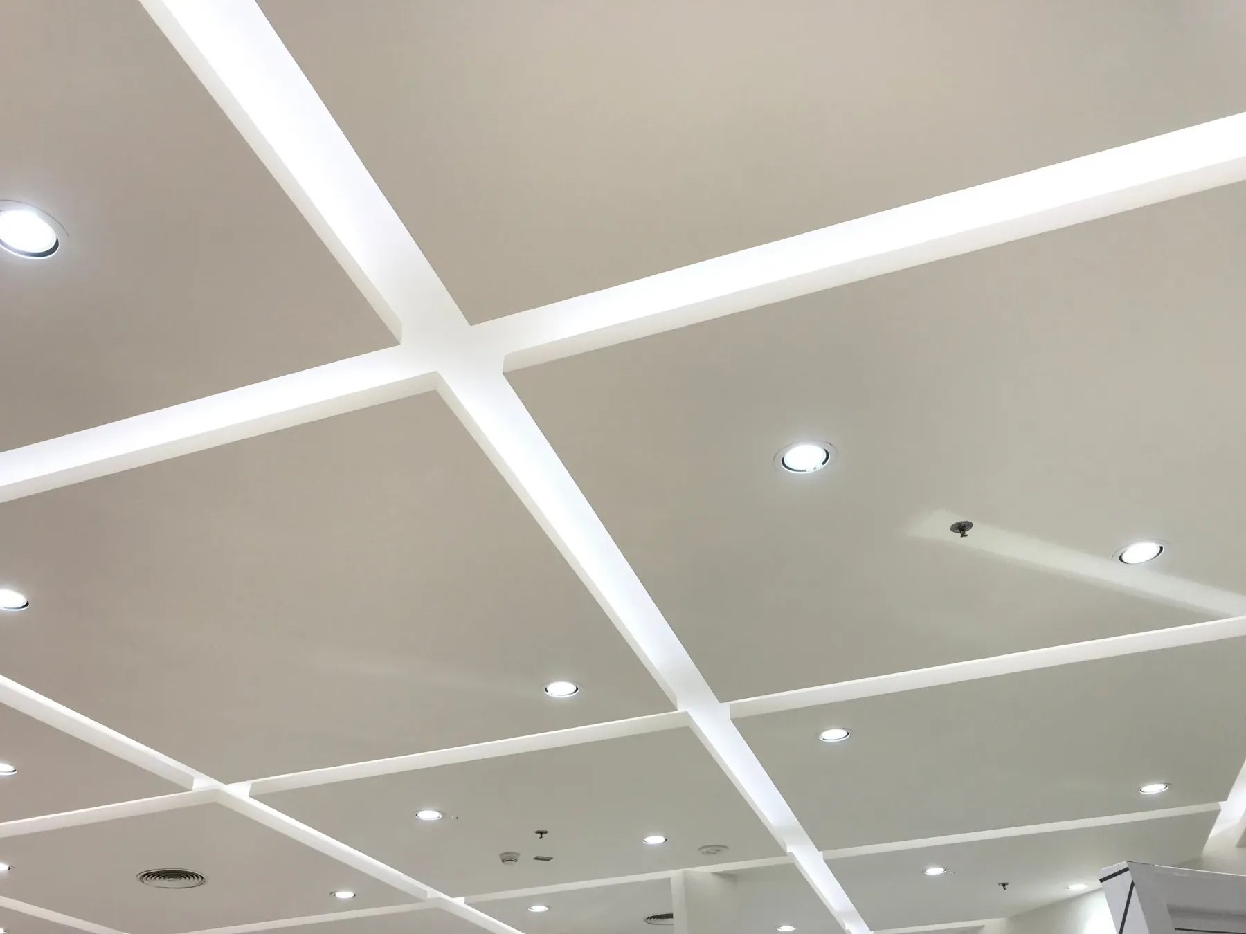 Retail ceiling and lighting in a Dubai shop